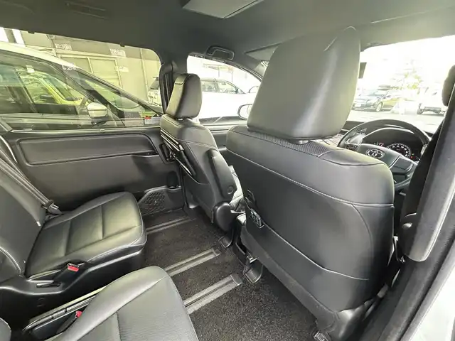 トヨタ エスクァイア Gi 福島県 2019(令1)年 3.7万km ホワイトパールクリスタルシャイン 純正9インチナビ/(FM/AM/CD/DVD/USB/TV/BT)/バックカメラ/フリップダウンモニター/ETC/前後ドライブレコーダー/モデリスタフロントスポイラー/両側パワースライドドア/前席シートヒーター/プリクラッシュセーフティ/レーンディパーチャーアラート/クルーズコントロール/クリアランスソナー/LEDヘッドライト/フォグライト/オートライト/オートマチックハイビーム/純正アルミ/純正フロアマット/ドアバイザー/アイドリングストップ/ステアリングスイッチ/横滑り防止装置
