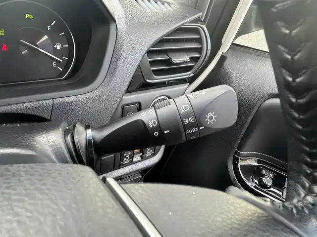 トヨタ エスクァイア Gi 福島県 2019(令1)年 3.7万km ホワイトパールクリスタルシャイン 純正9インチナビ/(FM/AM/CD/DVD/USB/TV/BT)/バックカメラ/フリップダウンモニター/ETC/前後ドライブレコーダー/モデリスタフロントスポイラー/両側パワースライドドア/前席シートヒーター/プリクラッシュセーフティ/レーンディパーチャーアラート/クルーズコントロール/クリアランスソナー/LEDヘッドライト/フォグライト/オートライト/オートマチックハイビーム/純正アルミ/純正フロアマット/ドアバイザー/アイドリングストップ/ステアリングスイッチ/横滑り防止装置