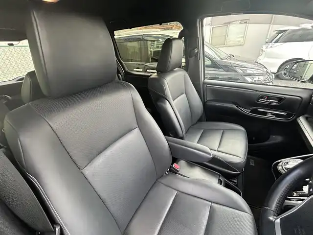 トヨタ エスクァイア Gi 福島県 2019(令1)年 3.7万km ホワイトパールクリスタルシャイン 純正9インチナビ/(FM/AM/CD/DVD/USB/TV/BT)/バックカメラ/フリップダウンモニター/ETC/前後ドライブレコーダー/モデリスタフロントスポイラー/両側パワースライドドア/前席シートヒーター/プリクラッシュセーフティ/レーンディパーチャーアラート/クルーズコントロール/クリアランスソナー/LEDヘッドライト/フォグライト/オートライト/オートマチックハイビーム/純正アルミ/純正フロアマット/ドアバイザー/アイドリングストップ/ステアリングスイッチ/横滑り防止装置