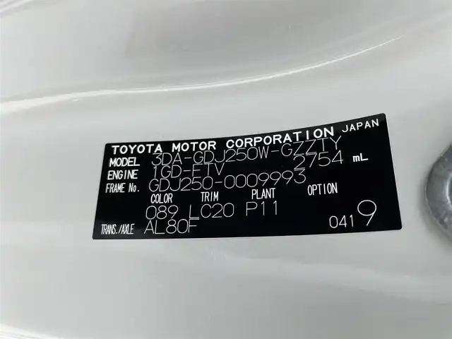 トヨタ ランドクルーザー ２５０ VX 群馬県 2024(令6)年 0.2万km プラチナホワイトパールマイカ チルト&スライド電動ムーンルーフ（挟み込み防止機能付）/丸目型Bi-Beam LEDヘッドランプ/（オートレベリング機能付）/＝＝＝＝＝/純正ディスプレイオーディオ（コネクティッドナビ対応）/・トヨタプレミアムサウンドシステム/(10スピーカー/8chオーディオアンプ）/・12.3インチHDディスプレイ/・USB入力(動画・音楽　再生/給電）/・Bluetooth(ハンズフリー/オーディオ）/・フルセグTV/・スマートフォン連携/Apple Car Play/Android Auto/Miracast/＝＝＝＝＝/電動ムーンルーフ　純正１２．３インチディスプレイオーディオ　コネクティッドナビ　全周囲モニター　黒本革シート　シートベンチレーション　丸目型ＬＥＤヘッドライト　デジタルインナーミラー　ＥＴＣ　禁煙車