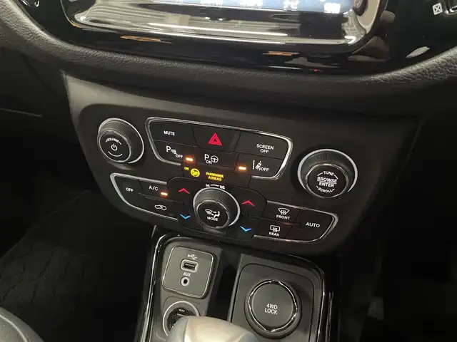 クライスラー・ジープ ジープ コンパス リミテッド 群馬県 2018(平30)年 5万km 黒 ワンオーナー/CarPlay/バックカメラ/フルセグTV/ドライブレコーダー/シートヒーター/スマートキー/黒革シート/ACC/ETC/18インチAW/フロアマット/HIDライト/純正ナビ