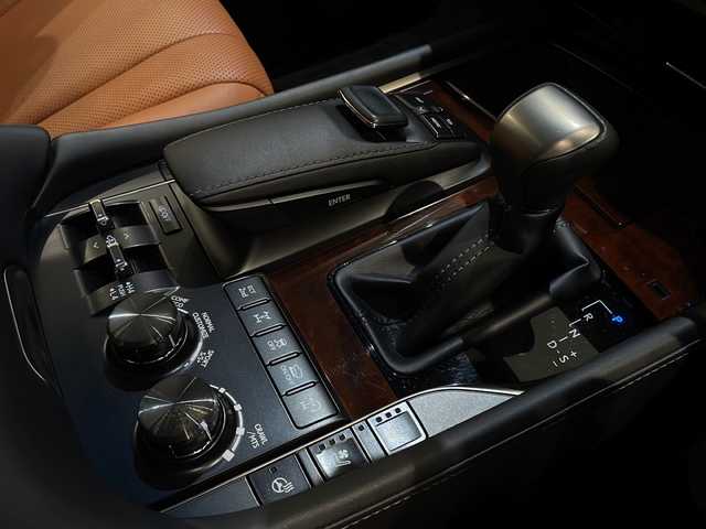 レクサス ＬＸ 570 新潟県 2018(平30)年 3.9万km スターライトブラックガラスフレーク モデリスタエアロ/ムーンルーフ/ブラウンレザーシート/シートヒーター/シートベンチレーション/パワーシート/純正ナビ/パノラミックビューモニター/ETC/パワーバックドア/LEDヘッドライト/純正20インチアルミホイール