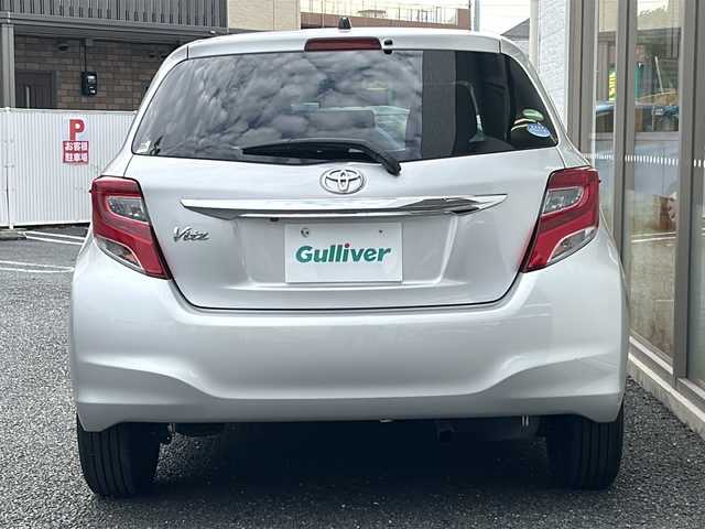 トヨタ ヴィッツ U 神奈川県 2016(平28)年 2.9万km シルバーM ワンオーナー/純正ナビ/ワンセグTV/バックカメラ/ETC/アイドリングストップ/D席シートヒーター/スマートキー/純正フロアマット/取扱説明書/保証書