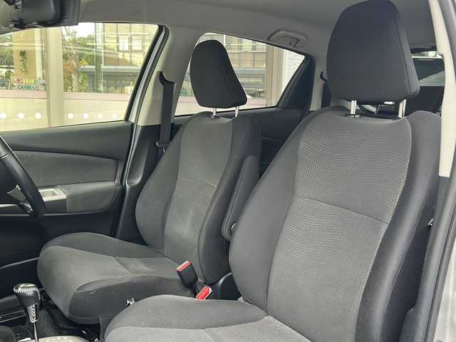 トヨタ ヴィッツ U 神奈川県 2016(平28)年 2.9万km シルバーM ワンオーナー/純正ナビ/ワンセグTV/バックカメラ/ETC/アイドリングストップ/D席シートヒーター/スマートキー/純正フロアマット/取扱説明書/保証書