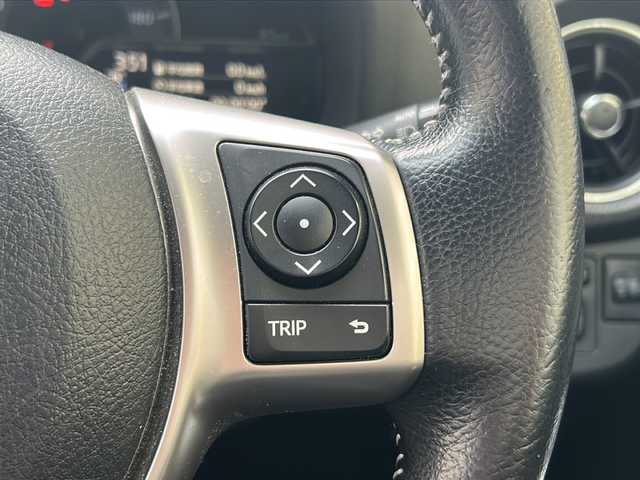 トヨタ ヴィッツ U 神奈川県 2016(平28)年 2.9万km シルバーM ワンオーナー/純正ナビ/ワンセグTV/バックカメラ/ETC/アイドリングストップ/D席シートヒーター/スマートキー/純正フロアマット/取扱説明書/保証書