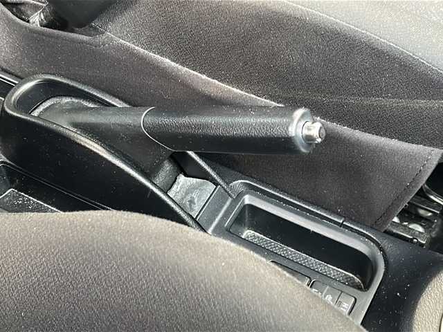 トヨタ ヴィッツ U 神奈川県 2016(平28)年 2.9万km シルバーM ワンオーナー/純正ナビ/ワンセグTV/バックカメラ/ETC/アイドリングストップ/D席シートヒーター/スマートキー/純正フロアマット/取扱説明書/保証書