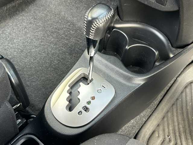 トヨタ ヴィッツ U 神奈川県 2016(平28)年 2.9万km シルバーM ワンオーナー/純正ナビ/ワンセグTV/バックカメラ/ETC/アイドリングストップ/D席シートヒーター/スマートキー/純正フロアマット/取扱説明書/保証書