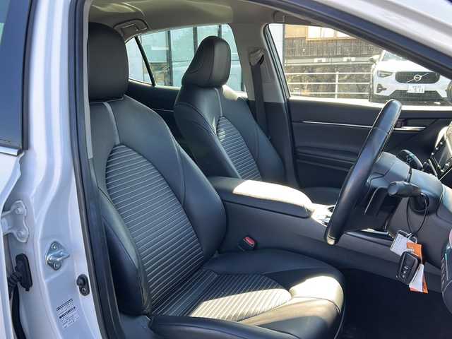 トヨタ カムリ WS 岐阜県 2019(平31)年 4.6万km プラチナホワイトパールマイカ 登録時走行距離45835km/純正８型ナビ/フルセグＴＶ/バックカメラ/クルーズコントロール/ドライブレコーダー/前後コーナーセンサー/レーンキープアシスト/ハーフレザーシート/ビルトインＥＴＣ/ドアバイザー/ＬＥＤヘッドライト/オートライト/オートマチックハイビーム/フロントフォグランプ/プッシュスタート/スマートキー/スペアキー/純正アルミホイール/社外フロアマット/アイドリングストップ