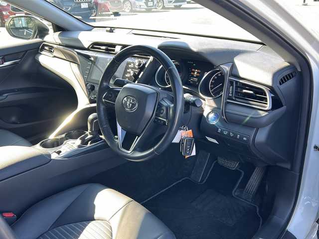 トヨタ カムリ WS 岐阜県 2019(平31)年 4.6万km プラチナホワイトパールマイカ 登録時走行距離45835km/純正８型ナビ/フルセグＴＶ/バックカメラ/クルーズコントロール/ドライブレコーダー/前後コーナーセンサー/レーンキープアシスト/ハーフレザーシート/ビルトインＥＴＣ/ドアバイザー/ＬＥＤヘッドライト/オートライト/オートマチックハイビーム/フロントフォグランプ/プッシュスタート/スマートキー/スペアキー/純正アルミホイール/社外フロアマット/アイドリングストップ