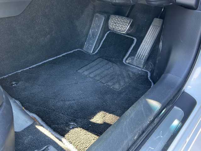 トヨタ カムリ WS 岐阜県 2019(平31)年 4.6万km プラチナホワイトパールマイカ 登録時走行距離45835km/純正８型ナビ/フルセグＴＶ/バックカメラ/クルーズコントロール/ドライブレコーダー/前後コーナーセンサー/レーンキープアシスト/ハーフレザーシート/ビルトインＥＴＣ/ドアバイザー/ＬＥＤヘッドライト/オートライト/オートマチックハイビーム/フロントフォグランプ/プッシュスタート/スマートキー/スペアキー/純正アルミホイール/社外フロアマット/アイドリングストップ