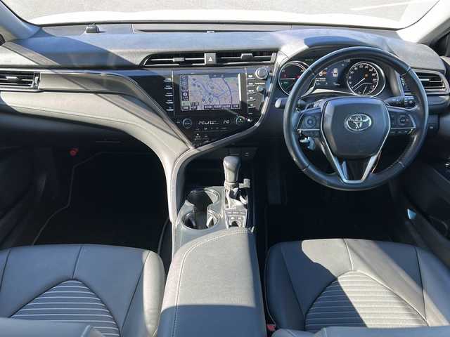 トヨタ カムリ WS 岐阜県 2019(平31)年 4.6万km プラチナホワイトパールマイカ 登録時走行距離45835km/純正８型ナビ/フルセグＴＶ/バックカメラ/クルーズコントロール/ドライブレコーダー/前後コーナーセンサー/レーンキープアシスト/ハーフレザーシート/ビルトインＥＴＣ/ドアバイザー/ＬＥＤヘッドライト/オートライト/オートマチックハイビーム/フロントフォグランプ/プッシュスタート/スマートキー/スペアキー/純正アルミホイール/社外フロアマット/アイドリングストップ