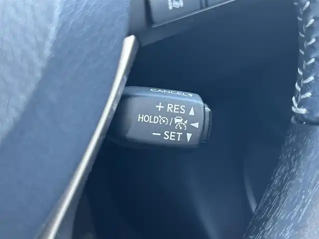 レクサス ＲＸ 450h ブラックツアラー 群馬県 2022(令4)年 2.6万km グラファイトブラックガラスフレーク 純正メモリーナビ/（AM/FM/DISC/USB/Bluetooth/フルセグTV）/Lexus Safty System+/・プリクラッシュセーフティ/・レーンキープアシスト/・赤信号注意喚起/・信号待ち発進準備案内/・緊急車両存在通知/・一時停止注意喚起/・前方停止車両存在案内/・わき道車両存在案内/・追従クルコン/・クリアランスソナー/・ブラインドスポットモニター/パノラミックビューモニター/ヘッドアップディスプレイ/サンルーフ/LEDヘッドライト/オートハイビーム/オートライト/フォグランプ/リアサンシェード/100V電源/前後ドラレコ/電子パーキングブレーキ/オートホールド/パドルシフト/チルトテレスコピックステアリング/ステアリングヒーター/オートワイパー/専用フロントロアバンパー/専用ブラック本木目インテリアパネル/専用ブラックウッドコンビステアリング/専用ブラックスパッタリングアルミホイール/セミアニリン本革シート/D＋N席メモリー機能付きパワーシート/純正自動防眩ミラー/純正フロアマット/TVキャンセラー/取扱説明書/記録簿/保証書/スペアキー/カードキー