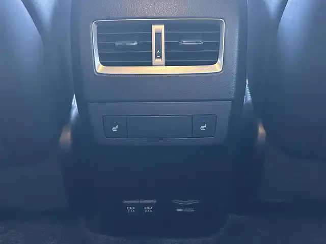 レクサス ＲＸ 450h ブラックツアラー 群馬県 2022(令4)年 2.6万km グラファイトブラックガラスフレーク 純正メモリーナビ/（AM/FM/DISC/USB/Bluetooth/フルセグTV）/Lexus Safty System+/・プリクラッシュセーフティ/・レーンキープアシスト/・赤信号注意喚起/・信号待ち発進準備案内/・緊急車両存在通知/・一時停止注意喚起/・前方停止車両存在案内/・わき道車両存在案内/・追従クルコン/・クリアランスソナー/・ブラインドスポットモニター/パノラミックビューモニター/ヘッドアップディスプレイ/サンルーフ/LEDヘッドライト/オートハイビーム/オートライト/フォグランプ/リアサンシェード/100V電源/前後ドラレコ/電子パーキングブレーキ/オートホールド/パドルシフト/チルトテレスコピックステアリング/ステアリングヒーター/オートワイパー/専用フロントロアバンパー/専用ブラック本木目インテリアパネル/専用ブラックウッドコンビステアリング/専用ブラックスパッタリングアルミホイール/セミアニリン本革シート/D＋N席メモリー機能付きパワーシート/純正自動防眩ミラー/純正フロアマット/TVキャンセラー/取扱説明書/記録簿/保証書/スペアキー/カードキー