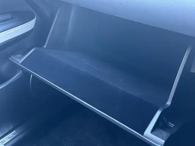 レクサス ＲＸ 450h ブラックツアラー 群馬県 2022(令4)年 2.6万km グラファイトブラックガラスフレーク 純正メモリーナビ/（AM/FM/DISC/USB/Bluetooth/フルセグTV）/Lexus Safty System+/・プリクラッシュセーフティ/・レーンキープアシスト/・赤信号注意喚起/・信号待ち発進準備案内/・緊急車両存在通知/・一時停止注意喚起/・前方停止車両存在案内/・わき道車両存在案内/・追従クルコン/・クリアランスソナー/・ブラインドスポットモニター/パノラミックビューモニター/ヘッドアップディスプレイ/サンルーフ/LEDヘッドライト/オートハイビーム/オートライト/フォグランプ/リアサンシェード/100V電源/前後ドラレコ/電子パーキングブレーキ/オートホールド/パドルシフト/チルトテレスコピックステアリング/ステアリングヒーター/オートワイパー/専用フロントロアバンパー/専用ブラック本木目インテリアパネル/専用ブラックウッドコンビステアリング/専用ブラックスパッタリングアルミホイール/セミアニリン本革シート/D＋N席メモリー機能付きパワーシート/純正自動防眩ミラー/純正フロアマット/TVキャンセラー/取扱説明書/記録簿/保証書/スペアキー/カードキー