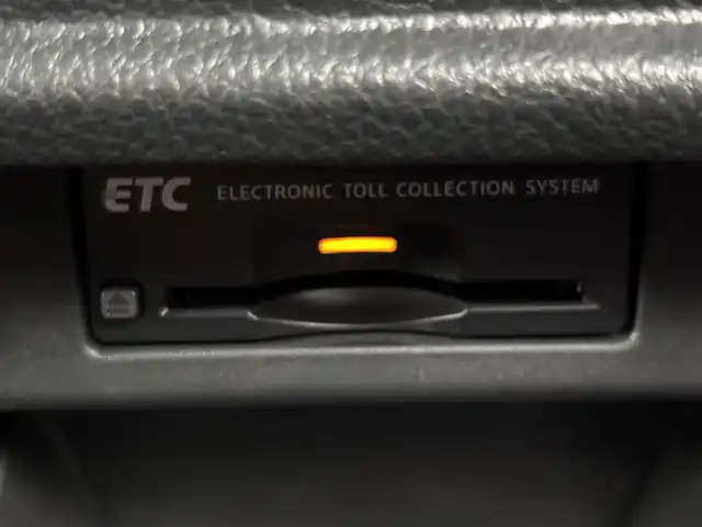 日産 エルグランド 250ハイウェイスターS 滋賀県 2018(平30)年 3.7万km インペリアルアンバーP 純正HDDナビ/(フルセグTV CD DVD Bluetooth)/純正フリップダウンモニター/アラウンドビューモニター/両側パワースライドドア/クルーズコントロール/革巻きステアリング/ステアリングリモコン/ハーフレザーシート/オットマン/プッシュスタート/スマートキー×２/純正フロアマット/電動格納ミラー/ウインカーミラー/ドアバイザー/AW付スタッドレスタイヤ積載