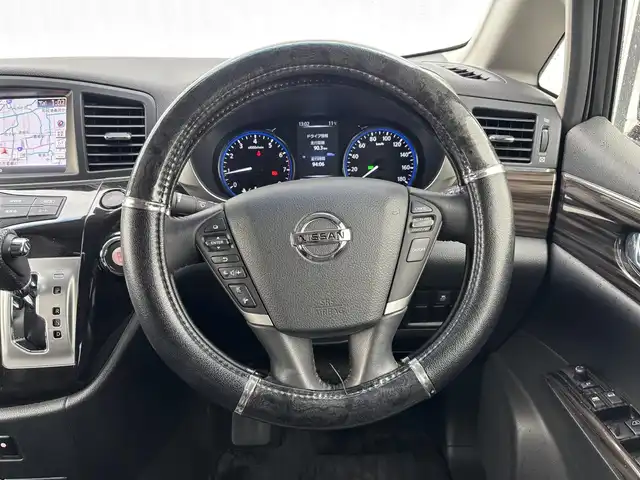 日産 エルグランド 250ハイウェイスターS 滋賀県 2018(平30)年 3.7万km インペリアルアンバーP 純正HDDナビ/(フルセグTV CD DVD Bluetooth)/純正フリップダウンモニター/アラウンドビューモニター/両側パワースライドドア/クルーズコントロール/革巻きステアリング/ステアリングリモコン/ハーフレザーシート/オットマン/プッシュスタート/スマートキー×２/純正フロアマット/電動格納ミラー/ウインカーミラー/ドアバイザー/AW付スタッドレスタイヤ積載