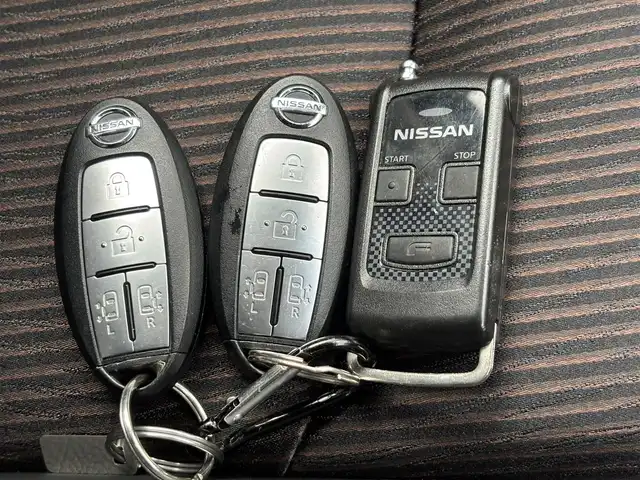 日産 エルグランド 250ハイウェイスターS 滋賀県 2018(平30)年 3.7万km インペリアルアンバーP 純正HDDナビ/(フルセグTV CD DVD Bluetooth)/純正フリップダウンモニター/アラウンドビューモニター/両側パワースライドドア/クルーズコントロール/革巻きステアリング/ステアリングリモコン/ハーフレザーシート/オットマン/プッシュスタート/スマートキー×２/純正フロアマット/電動格納ミラー/ウインカーミラー/ドアバイザー/AW付スタッドレスタイヤ積載