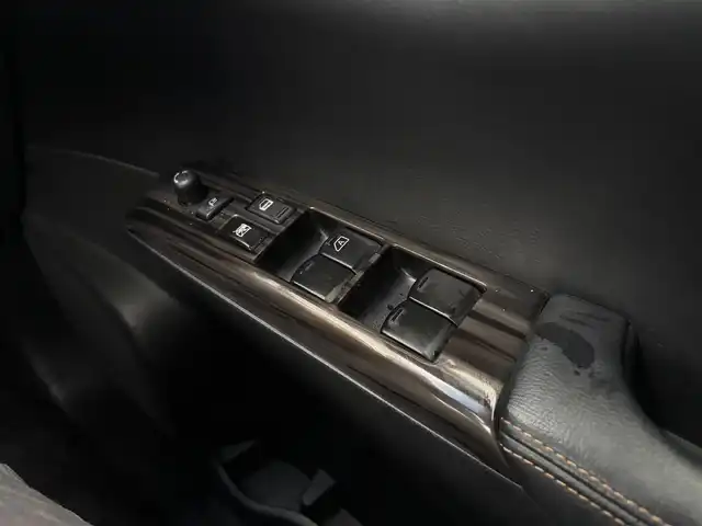 日産 エルグランド 250ハイウェイスターS 滋賀県 2018(平30)年 3.7万km インペリアルアンバーP 純正HDDナビ/(フルセグTV CD DVD Bluetooth)/純正フリップダウンモニター/アラウンドビューモニター/両側パワースライドドア/クルーズコントロール/革巻きステアリング/ステアリングリモコン/ハーフレザーシート/オットマン/プッシュスタート/スマートキー×２/純正フロアマット/電動格納ミラー/ウインカーミラー/ドアバイザー/AW付スタッドレスタイヤ積載