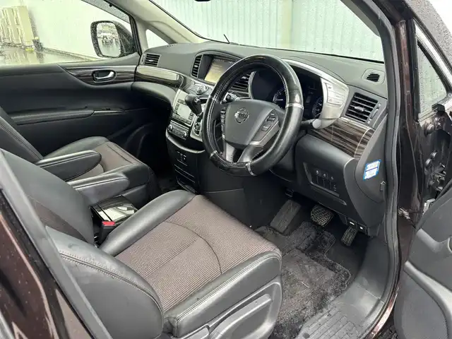 日産 エルグランド 250ハイウェイスターS 滋賀県 2018(平30)年 3.7万km インペリアルアンバーP 純正HDDナビ/(フルセグTV CD DVD Bluetooth)/純正フリップダウンモニター/アラウンドビューモニター/両側パワースライドドア/クルーズコントロール/革巻きステアリング/ステアリングリモコン/ハーフレザーシート/オットマン/プッシュスタート/スマートキー×２/純正フロアマット/電動格納ミラー/ウインカーミラー/ドアバイザー/AW付スタッドレスタイヤ積載