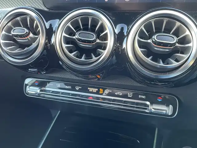 メルセデス・ベンツ Ｍ・ベンツ ＧＬＢ２００ｄ 4マチック AMGライン 東京都 2021(令3)年 2.6万km ポーラホワイト 純正ナビ／ＤＴＶ/３６０°カメラ/ハーフレザー/シートヒーター/パワーシート/前後ドライブレコーダー/ＥＴＣ/ＡＣＣ/ＢＳＭ/レーンキープ/パワーバックドア/４ＷＤ車/７人乗り/レーダーセーフティ