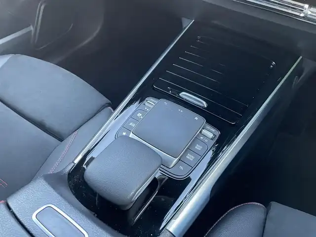 メルセデス・ベンツ Ｍ・ベンツ ＧＬＢ２００ｄ 4マチック AMGライン 東京都 2021(令3)年 2.6万km ポーラホワイト 純正ナビ／ＤＴＶ/３６０°カメラ/ハーフレザー/シートヒーター/パワーシート/前後ドライブレコーダー/ＥＴＣ/ＡＣＣ/ＢＳＭ/レーンキープ/パワーバックドア/４ＷＤ車/７人乗り/レーダーセーフティ