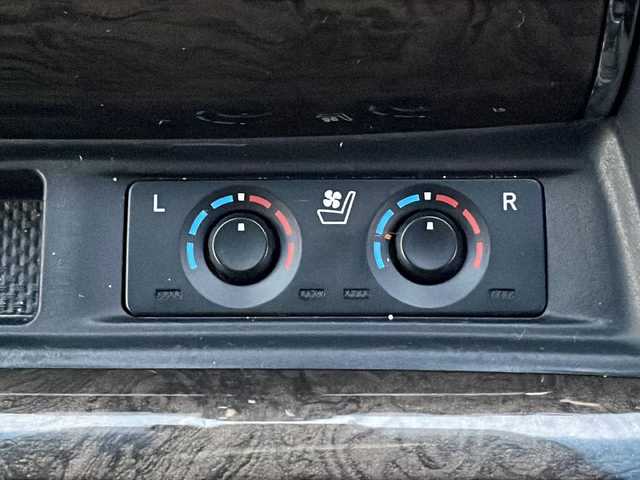 トヨタ アルファード エグゼクティブ ラウンジ S 愛知県 2021(令3)年 3.6万km ブラック /禁煙車/ワンオーナー/モデリスタエアロ//TRD19インチAW/ディーラー記録簿R4.5.6.//サンルーフ/JBLプレミアムサウンド//純正ナビ/フルセグ/CD/DVD/BT/MSV/Miracast//純正電動フリップダウンモニター（Wゾーン）//パノラミックビューモニター//ビルトインETC2.0//パワーバックドア//黒革シート/メモリー付パワーシート//セカンドシートポジションメモリー//シートヒーター（前席・2列目）//エアシート（前席・2列目）//本革巻きウッドコンビステアリング//ステアリングヒーター//ステアリングスイッチ//両側パワースライドドア//デジタルインナーミラー//パーキングアシスト//前後クリアランスソナー//レーダーブレーキサポート//アイドリングストップ//横滑り防止装置//PKSB/PCS/BSM/RCTA/RSA/ACC//先行車発進告知機能//電子制御パーキングブレーキ//ブレーキホールド//LEDオートライト/オートマチックハイビーム//フォグランプ//スペアスマートキー//保証書//取扱説明書//ナビ取扱説明書