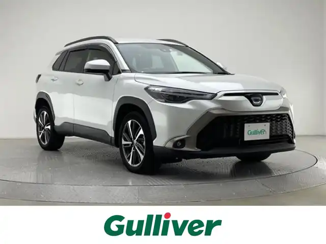 トヨタ カローラ クロス ハイブリッド Z 兵庫県 2022(令4)年 3.5万km プラチナホワイトパールマイカ 純正HDDナビ/（AM/FM/Bluetooth/フルセグTV）/バックカメラ/トヨタセーフティーセンス/コーナーセンサー（前後）/アダクティブクルーズコントロール/横滑り防止装置/レーンキープアシスト/衝突軽減システム/ハーフレザーシート/シートヒーター（前後）/D席パワーシート/LEDヘッドライト/オートライト/オートマチックハイビーム/ビルトインETC/ドライブレコーダー（前後）/純正18インチアルミホイール/純正フロアマット/スマートキー/スペアキー1本/ルーフレール