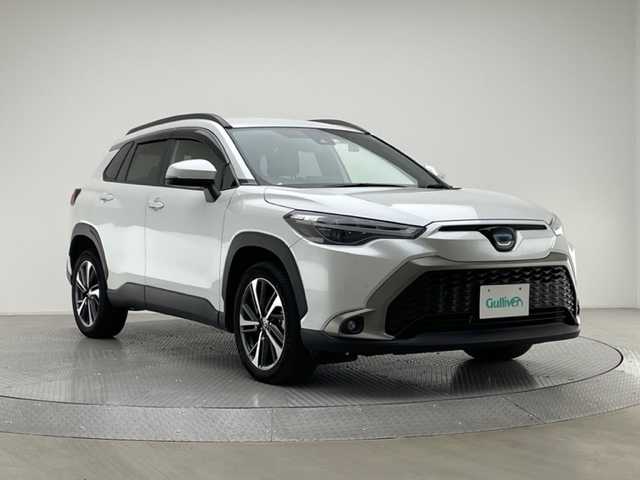 トヨタ カローラ クロス ハイブリッド Z 兵庫県 2022(令4)年 3.5万km プラチナホワイトパールマイカ 純正HDDナビ/（AM/FM/Bluetooth/フルセグTV）/バックカメラ/トヨタセーフティーセンス/コーナーセンサー（前後）/アダクティブクルーズコントロール/横滑り防止装置/レーンキープアシスト/衝突軽減システム/ハーフレザーシート/シートヒーター（前後）/D席パワーシート/LEDヘッドライト/オートライト/オートマチックハイビーム/ビルトインETC/ドライブレコーダー（前後）/純正18インチアルミホイール/純正フロアマット/スマートキー/スペアキー1本/ルーフレール
