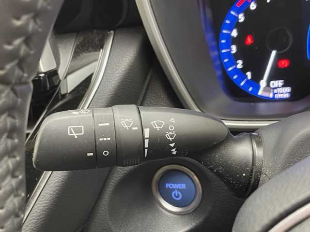 トヨタ カローラ クロス ハイブリッド Z 兵庫県 2022(令4)年 3.5万km プラチナホワイトパールマイカ 純正HDDナビ/（AM/FM/Bluetooth/フルセグTV）/バックカメラ/トヨタセーフティーセンス/コーナーセンサー（前後）/アダクティブクルーズコントロール/横滑り防止装置/レーンキープアシスト/衝突軽減システム/ハーフレザーシート/シートヒーター（前後）/D席パワーシート/LEDヘッドライト/オートライト/オートマチックハイビーム/ビルトインETC/ドライブレコーダー（前後）/純正18インチアルミホイール/純正フロアマット/スマートキー/スペアキー1本/ルーフレール