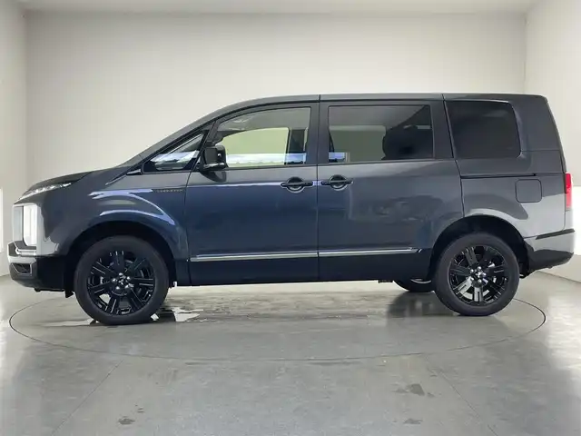 三菱 デリカＤ：５ シャモニー 愛知県 2025(令7)年 0.1千km グレーⅡ CHAMONIX (8人)　4WD　オリジナルナビ取付パッケージ＋リアモニター取付パッケージ(25/300)　ステップレス　（8人）/登録済未使用車　ナビ取付ＰＫＧ　リアモニター取付ＰＫＧ　パドルシフト　ＨＤＭＩ　両側パワスラ　衝突軽減　追従クルコン　ＢＳＭ　ＬＥＤオートライト　ＡＣ１００Ｖ電源　ハーフレザー　シートヒーター　フォグ