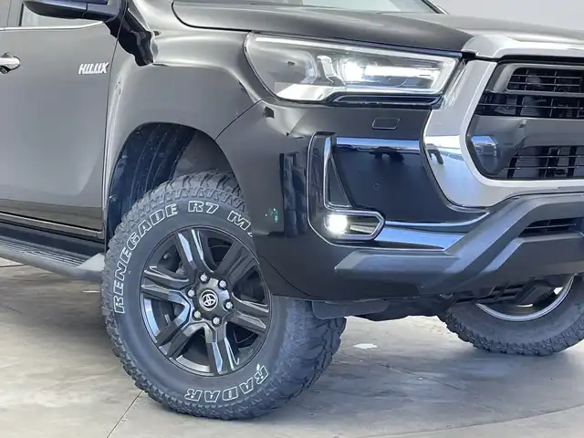 トヨタ ハイラックス Z 新潟県 2020(令2)年 4.5万km アティチュードブラックマイカ プリクラッシュセーフティ/レーダークルーズコントロール/レーンキープアシスト/純正ディーラーＯＰナビ/バックカメラ/ＥＴＣ2.0/オートライト/ＬＥＤヘッドライト/プッシュスタート/社外サスペンション（純正積込み）/社外17インチスタッドレスＡＷ積込み/フロアマット/コーナーセンサー