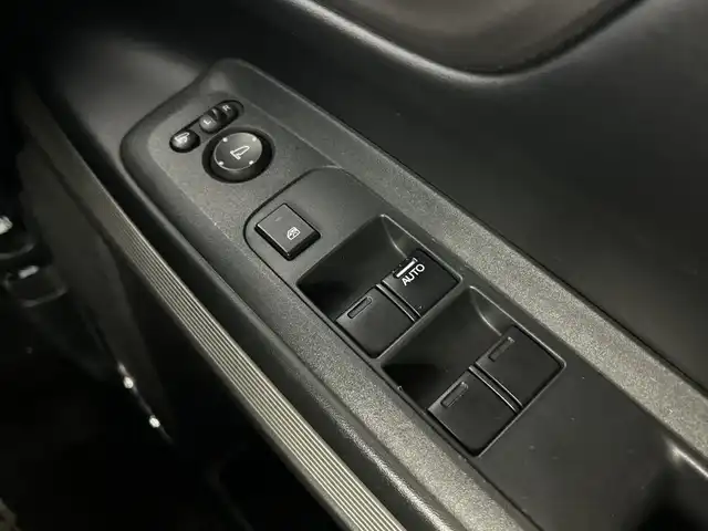 ホンダ Ｎ ＢＯＸ スラッシュ G ターボ Lパッケージ 愛知県 2017(平29)年 6.8万km クリスタルブラックパール 禁煙車/純正7インチナビ/（CD/AM/FM/Bluetooth/ワンセグTV)/バックカメラ/クルーズコントロール/ETC/ドライブレコーダー/スマートキー/スペアキー有/純正フロアマット/パドルシフト/チップアップシート/LEDヘッドライト/横滑り防止装置