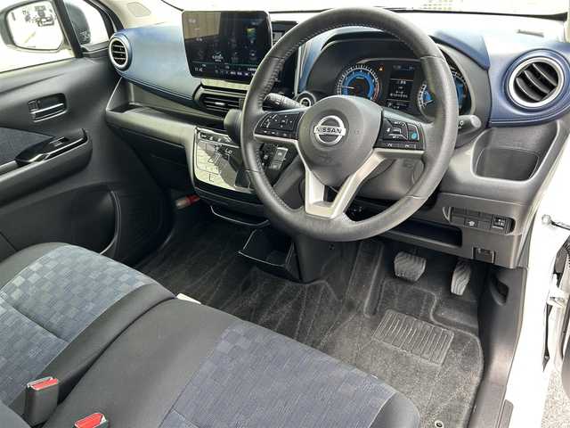 日産 デイズ HWS G ターボ プロパイロットED 滋賀県 2019(令1)年 0.9万km ホワイトパール ガソリン/2WD(FF)/CVT/ワンオーナー/パナソニック10インチフローティングナビ/(AM/FM/CD/DVD/Blu-ray/BT/iPod/USB/SD/フルセグTV）/アラウンドビューモニター/前後ドライブレコーダー/ETC/プロパイロット/コーナーセンサー/衝突軽減ブレーキ/横滑り防止装置/電格ウインカーミラー/電動サイドブレーキ/ブレーキホールド/革巻きステアリング/ステアリングスイッチ/オートライト/LEDヘッドライト/フロントフォグ/フルオートエアコン/プッシュスタート/純正フロアマット/純正ドアバイザー
