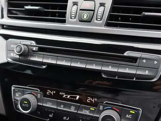 ＢＭＷ Ｘ１ xDrive 18d xライン 宮城県 2018(平30)年 6.7万km プラチナシルバー 純正HDDナビ/ハーフレザーシート/禁煙車/4WD/バックカメラ/アイドリングストップ/ウィンカーミラー/プッシュスタート/パワーバックドア/ETC/LIMスイッチ/インテリジェントセーフティー/パーキングアシスト/フォグランプ/シートヒーター/純正18インチAW/LEDヘッドライト/ルーフレール/ダウンヒルアシスト