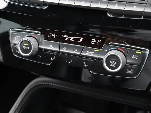 ＢＭＷ Ｘ１ xDrive 18d xライン 宮城県 2018(平30)年 6.7万km プラチナシルバー 純正HDDナビ/ハーフレザーシート/禁煙車/4WD/バックカメラ/アイドリングストップ/ウィンカーミラー/プッシュスタート/パワーバックドア/ETC/LIMスイッチ/インテリジェントセーフティー/パーキングアシスト/フォグランプ/シートヒーター/純正18インチAW/LEDヘッドライト/ルーフレール/ダウンヒルアシスト