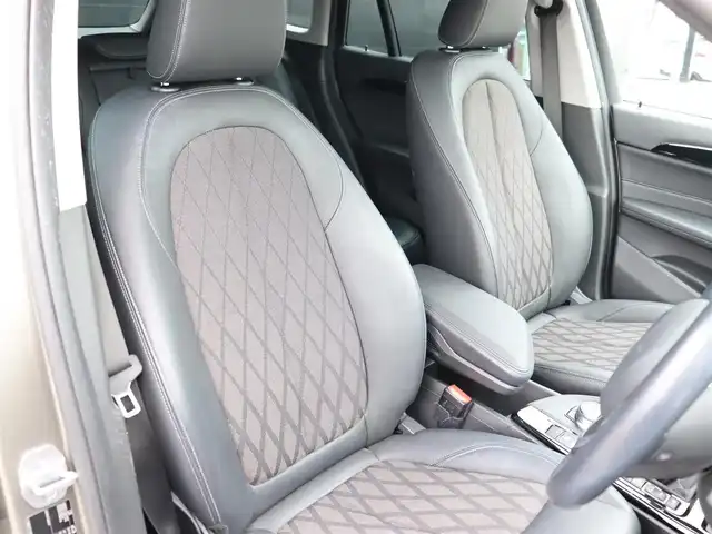 ＢＭＷ Ｘ１ xDrive 18d xライン 宮城県 2018(平30)年 6.7万km プラチナシルバー 純正HDDナビ/ハーフレザーシート/禁煙車/4WD/バックカメラ/アイドリングストップ/ウィンカーミラー/プッシュスタート/パワーバックドア/ETC/LIMスイッチ/インテリジェントセーフティー/パーキングアシスト/フォグランプ/シートヒーター/純正18インチAW/LEDヘッドライト/ルーフレール/ダウンヒルアシスト