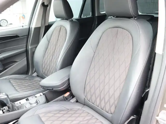 ＢＭＷ Ｘ１ xDrive 18d xライン 宮城県 2018(平30)年 6.7万km プラチナシルバー 純正HDDナビ/ハーフレザーシート/禁煙車/4WD/バックカメラ/アイドリングストップ/ウィンカーミラー/プッシュスタート/パワーバックドア/ETC/LIMスイッチ/インテリジェントセーフティー/パーキングアシスト/フォグランプ/シートヒーター/純正18インチAW/LEDヘッドライト/ルーフレール/ダウンヒルアシスト