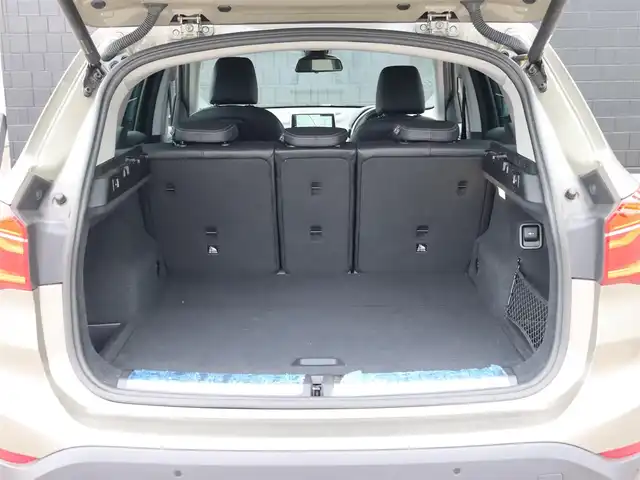ＢＭＷ Ｘ１ xDrive 18d xライン 宮城県 2018(平30)年 6.7万km プラチナシルバー 純正HDDナビ/ハーフレザーシート/禁煙車/4WD/バックカメラ/アイドリングストップ/ウィンカーミラー/プッシュスタート/パワーバックドア/ETC/LIMスイッチ/インテリジェントセーフティー/パーキングアシスト/フォグランプ/シートヒーター/純正18インチAW/LEDヘッドライト/ルーフレール/ダウンヒルアシスト