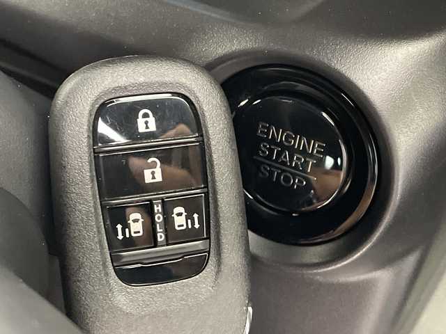 ホンダ Ｎ ＢＯＸ カスタム コーディネートスタイル 新潟県 2025(令7)年 0.1千km パールⅡ 4WD/9インチ純正メモリナビ【LXU-242NBi】/フルセグTV/Bluetooth/AppleCarPlay/AndroidAuto/ホンダセンシング/・衝突被害軽減ブレーキ/・先行車発進お知らせ機能/・歩行者事故低減ステアリング/・路外逸脱抑制機能/・標識認識機能/・渋滞追従機能付アダプティブクルーズコントロール/・車線維持支援システム/・誤発進抑制機能/・後方誤発進抑制機能/・近距離衝突軽減ブレーキ/・急アクセル抑制機能/・パーキングセンサーシステム/・オートハイビーム/両側パワースライドドア/ハーフレザーシート/前席シートヒーター/バックモニター/レザーステアリング/ステアリングスイッチ/禁煙車