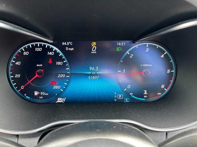メルセデス・ベンツ Ｃ２２０ｄ アバンギャルド　AMGライン 埼玉県 2019(平31)年 5.2万km 黒 黒革シート/純正HDDナビ/（Bluetooth/USB/フルセグ）/レザーエクスクルーシブＰＫＧ/レーダーセーフティＰＫＧ/ブルメスターサウンド/ａｐｐｌｅｃａｒｐｌａｙ/バックカメラ/ブラインドスポットモニター/ＥＴＣ