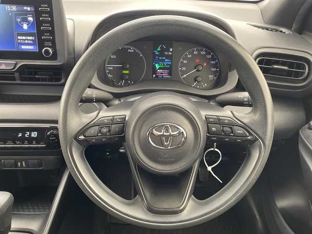 トヨタ ヤリス ハイブリッド X 愛知県 2021(令3)年 5.6万km ホワイトパールクリスタルシャイン 純正ディズプレイオーディオ　ナビ機能なし/レーダークルーズコントロール/バックカメラ/LEDヘッドライト/ETC/衝突軽減システム/Bluetooth/純正フロアマット/横滑り防止装置/オートエアコン/オートライト/ステアリングスイッチ