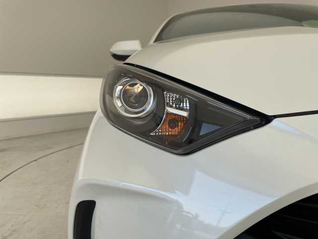 トヨタ ヤリス ハイブリッド X 愛知県 2021(令3)年 5.6万km ホワイトパールクリスタルシャイン 純正ディズプレイオーディオ　ナビ機能なし/レーダークルーズコントロール/バックカメラ/LEDヘッドライト/ETC/衝突軽減システム/Bluetooth/純正フロアマット/横滑り防止装置/オートエアコン/オートライト/ステアリングスイッチ