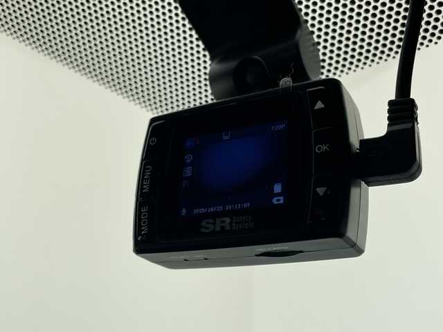 トヨタ ヤリス ハイブリッド X 愛知県 2021(令3)年 5.6万km ホワイトパールクリスタルシャイン 純正ディズプレイオーディオ　ナビ機能なし/レーダークルーズコントロール/バックカメラ/LEDヘッドライト/ETC/衝突軽減システム/Bluetooth/純正フロアマット/横滑り防止装置/オートエアコン/オートライト/ステアリングスイッチ