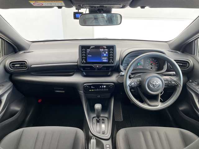 トヨタ ヤリス ハイブリッド X 愛知県 2021(令3)年 5.6万km ホワイトパールクリスタルシャイン 純正ディズプレイオーディオ　ナビ機能なし/レーダークルーズコントロール/バックカメラ/LEDヘッドライト/ETC/衝突軽減システム/Bluetooth/純正フロアマット/横滑り防止装置/オートエアコン/オートライト/ステアリングスイッチ