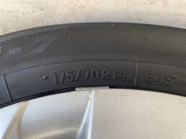 トヨタ ヤリス ハイブリッド X 愛知県 2021(令3)年 5.6万km ホワイトパールクリスタルシャイン 純正ディズプレイオーディオ　ナビ機能なし/レーダークルーズコントロール/バックカメラ/LEDヘッドライト/ETC/衝突軽減システム/Bluetooth/純正フロアマット/横滑り防止装置/オートエアコン/オートライト/ステアリングスイッチ