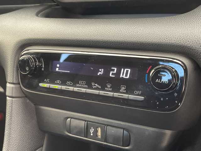 トヨタ ヤリス ハイブリッド X 愛知県 2021(令3)年 5.6万km ホワイトパールクリスタルシャイン 純正ディズプレイオーディオ　ナビ機能なし/レーダークルーズコントロール/バックカメラ/LEDヘッドライト/ETC/衝突軽減システム/Bluetooth/純正フロアマット/横滑り防止装置/オートエアコン/オートライト/ステアリングスイッチ