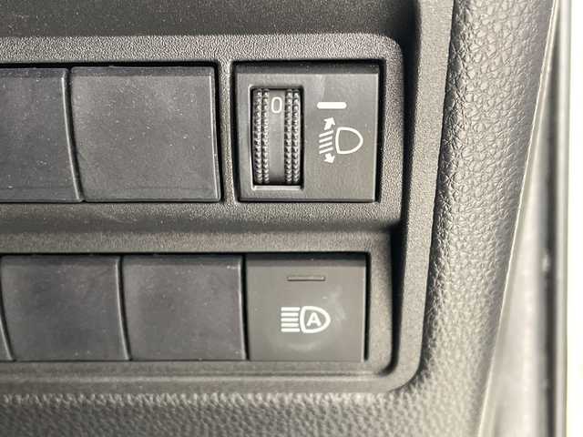 トヨタ ヤリス ハイブリッド X 愛知県 2021(令3)年 5.6万km ホワイトパールクリスタルシャイン 純正ディズプレイオーディオ　ナビ機能なし/レーダークルーズコントロール/バックカメラ/LEDヘッドライト/ETC/衝突軽減システム/Bluetooth/純正フロアマット/横滑り防止装置/オートエアコン/オートライト/ステアリングスイッチ