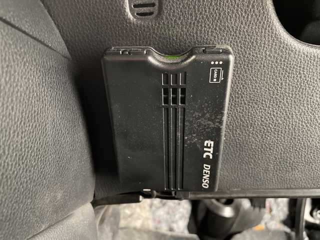 トヨタ ヤリス ハイブリッド X 愛知県 2021(令3)年 5.6万km ホワイトパールクリスタルシャイン 純正ディズプレイオーディオ　ナビ機能なし/レーダークルーズコントロール/バックカメラ/LEDヘッドライト/ETC/衝突軽減システム/Bluetooth/純正フロアマット/横滑り防止装置/オートエアコン/オートライト/ステアリングスイッチ