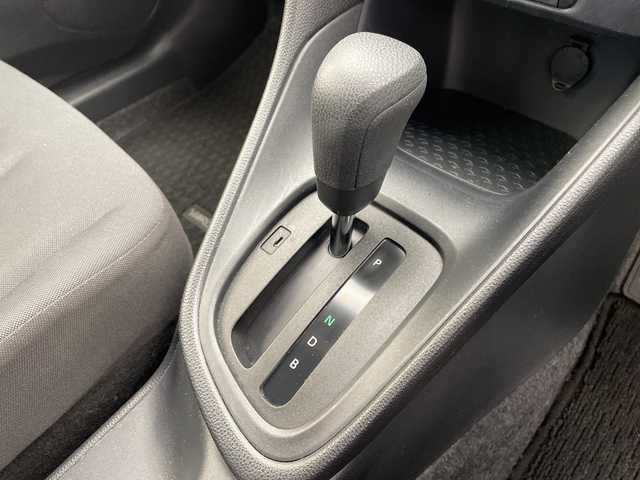 トヨタ ヤリス ハイブリッド X 愛知県 2021(令3)年 5.6万km ホワイトパールクリスタルシャイン 純正ディズプレイオーディオ　ナビ機能なし/レーダークルーズコントロール/バックカメラ/LEDヘッドライト/ETC/衝突軽減システム/Bluetooth/純正フロアマット/横滑り防止装置/オートエアコン/オートライト/ステアリングスイッチ