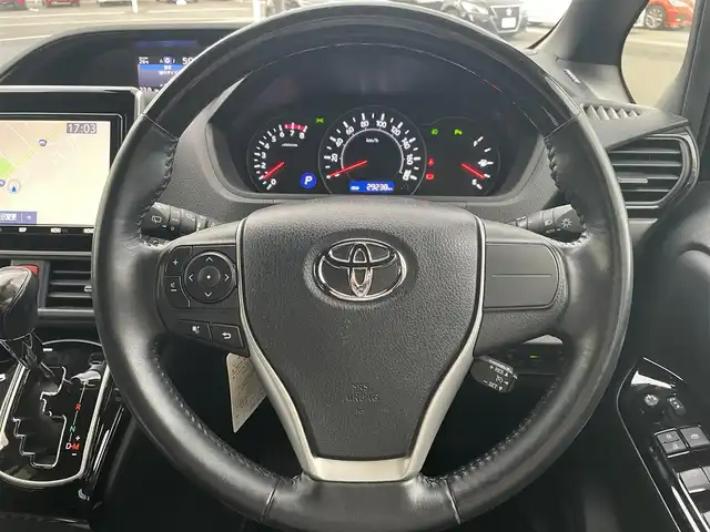 トヨタ ノア Si ダブルバイビーⅢ 栃木県 2021(令3)年 3万km ブラック トヨタセーフティセンス/純正9インチメモリナビ/フルセグTV/DVD/Bluetooth/MSV/純正フリップダウンモニター/バックカメラ/ETC/ハーフレザーシート/両側パワースライドドア/クルーズコントロール/デジタルインナーミラー/ワイパーデアイサー/LEDヘッドライト/フォグランプ/オートハイビーム/スマートキー/アイドリングストップ/シートバックテーブル/ロールサンシェード